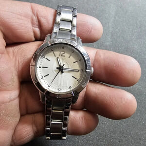 Jennifer Lopez JLO Ladies Fashion Quartz Watch SS Silver Tone Working FMDJL100 s